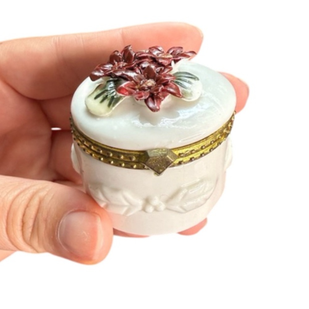 Adorable Poinsettia Ring Box for Engagment or Christmas Ring